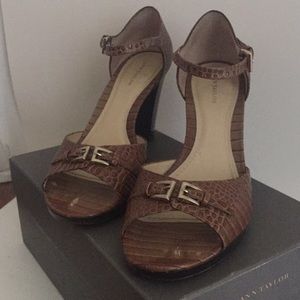 Saddle printed leather heels